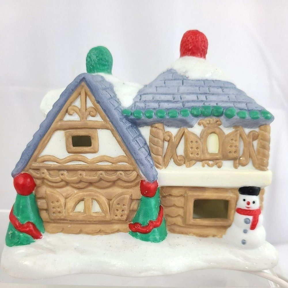 Vintage 1994 AVON  Santa Town Ceramic Santa's House Village - Picture 3 of 7